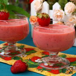 Рецепт Клубничного ликера со сгущенкой