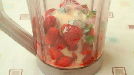 Рецепт клубничного ликера со сгущенкой