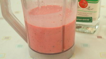 Рецепт клубничного ликера со сгущенкой