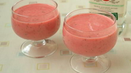 Рецепт клубничного ликера со сгущенкой