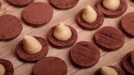 Рецепт шоколадных макарон с ликером baileys