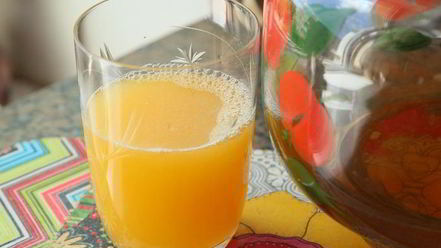 Рецепт легкого освежающего лимонада из чайной розы и мяты