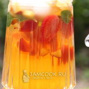 Рецепт Лимонада из зеленого чая с ягодами и фруктами