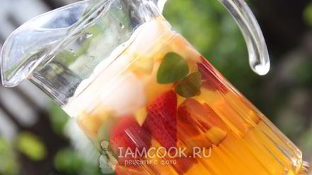 Рецепт лимонада из зеленого чая с ягодами и фруктами