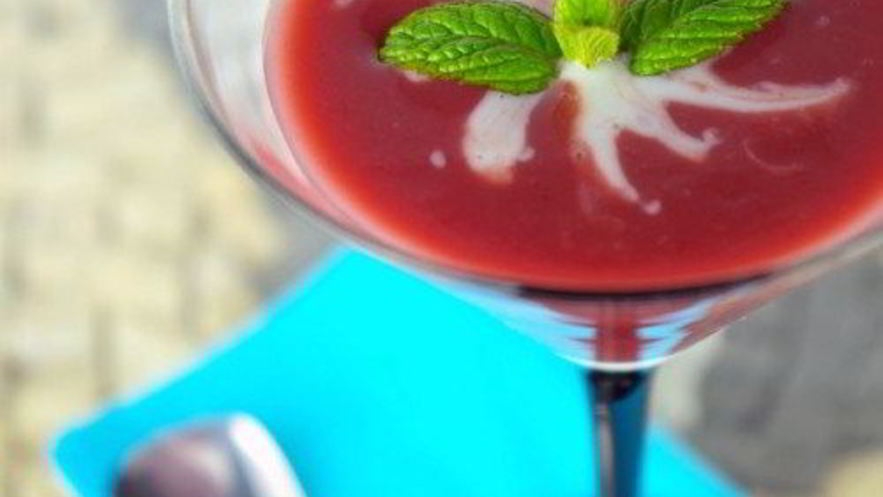 Рецепт малинова-лимонного коктейль с медом и сахаром