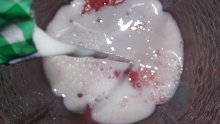 Рецепт бананова-клубничного молочный коктейль