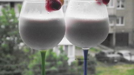 Рецепт бананова-клубничного молочный коктейль