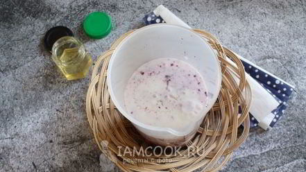 Рецепт кисломолочного коктейля с черникой и овсяными хлопьями