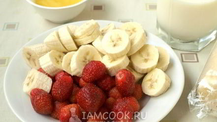 Рецепт клубнично-бананового молочный коктейль