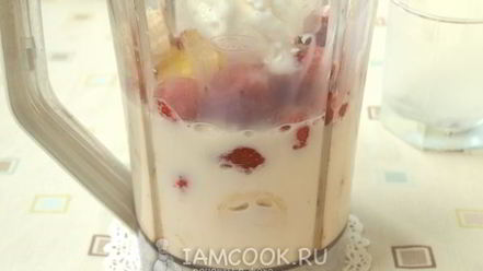 Рецепт клубнично-бананового молочный коктейль