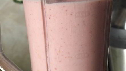 Рецепт клубнично-бананового молочный коктейль