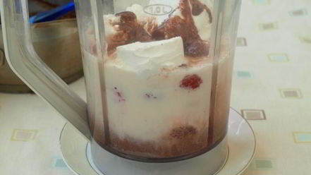 Рецепт клубнично-шоколадного молочный коктейль