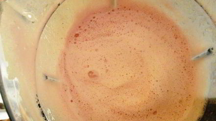 Рецепт клубничного молочного коктейля с мятой — милкшейка