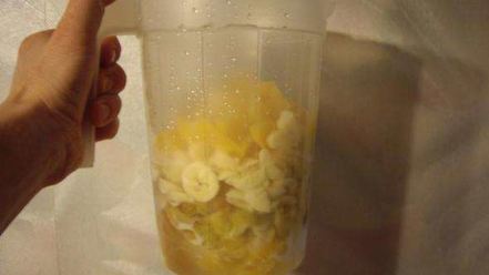 Рецепт коктейля молочного с кусочками фруктов и шоколада