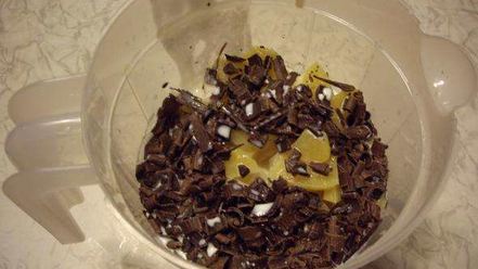 Рецепт коктейля молочного с кусочками фруктов и шоколада