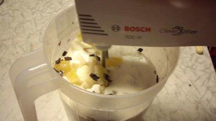 Рецепт коктейля молочного с кусочками фруктов и шоколада