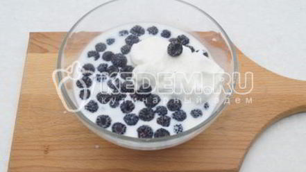 Рецепт молочно-ежевичного коктейль чудо