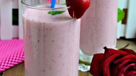 Рецепт молочно-клубничного коктейль в шейкере