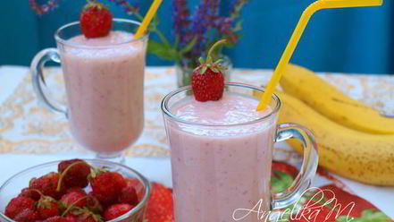 Рецепт молочного клубнично-банановый коктейль