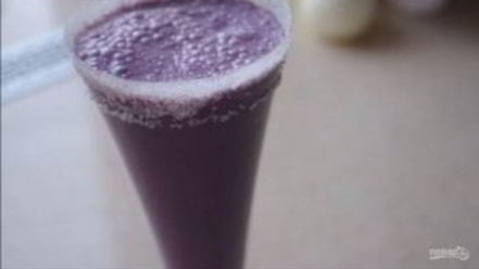 Рецепт молочного коктейля из черники и шелковицы