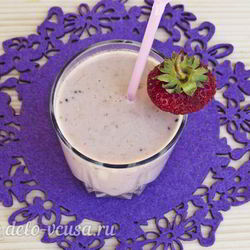 Рецепт Молочного коктейля с апельсином, киви и клубникой
