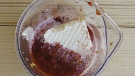 Рецепт молочного коктейля с апельсином, киви и клубникой