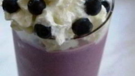 Рецепт молочного коктейля с черникой