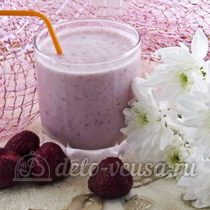 Рецепт Молочного коктейля с клубникой, бананом и мороженым