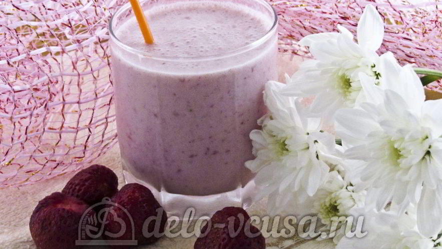 Рецепт молочного коктейля с клубникой, бананом и мороженым