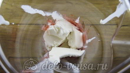 Рецепт молочного коктейля с клубникой, бананом и мороженым