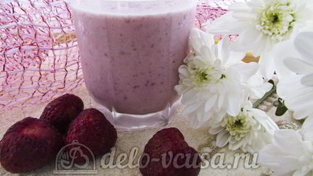 Рецепт молочного коктейля с клубникой, бананом и мороженым