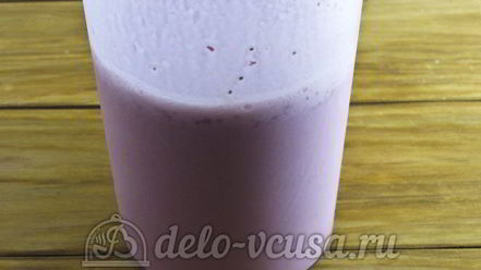 Рецепт молочного коктейля с клубникой и мороженым