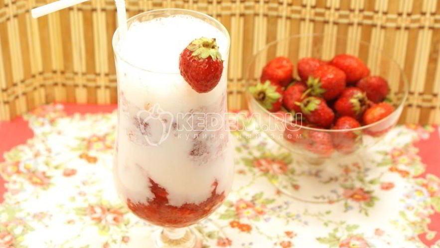 Рецепт молочного коктейля с клубникой