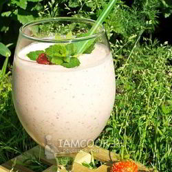 Рецепт Молочного коктейля с мороженым и клубникой