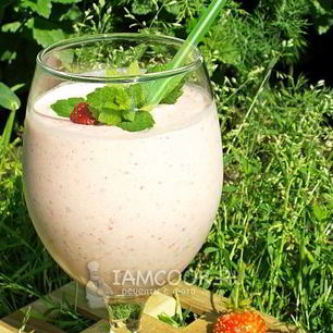 Рецепт Молочного коктейля с мороженым и клубникой