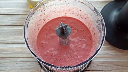 Рецепт молочного коктейля с мороженым и клубникой