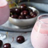 Рецепт Молочного коктейля с мороженым и вишней