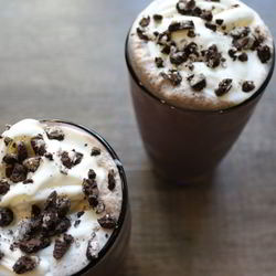 Рецепт Молочного коктейля с печеньем Орео