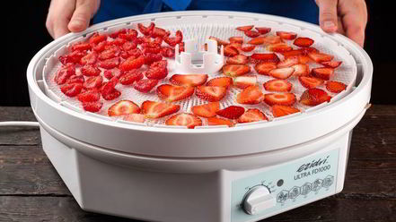 Рецепт молочного коктейля с сушеными ягодами