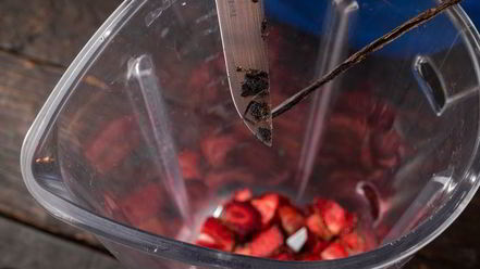 Рецепт молочного коктейля с сушеными ягодами