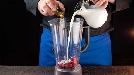 Рецепт молочного коктейля с сушеными ягодами