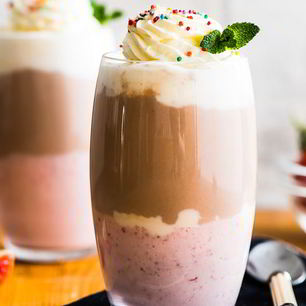 Рецепт Трехцветного молочного коктейля