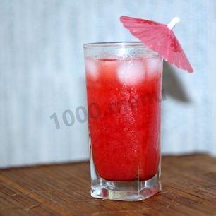 Рецепт Морса из замороженных ягод клубники и красной смородины