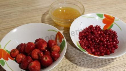 Рецепт морса из замороженных ягод клубники и красной смородины