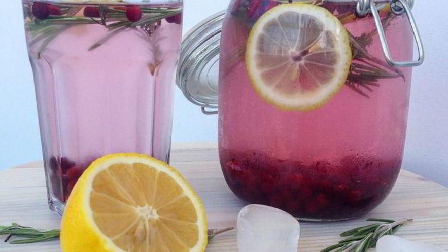 Рецепт морса с розмарином, клюквой и медом