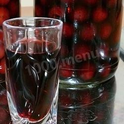 Рецепт Домашней вишневой наливки с косточками из вишни