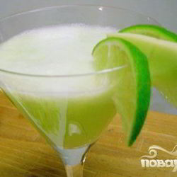 Рецепт Напитка для взрослых с медовой дыней и огурцом