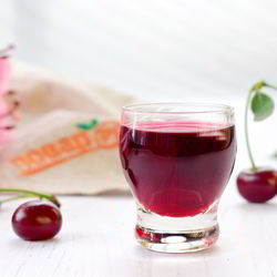 Рецепт Вишневой настойки с корицей и гвоздикой