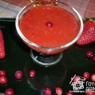 Рецепт Соуса Сангрияк мясу из клюквы и клубники
