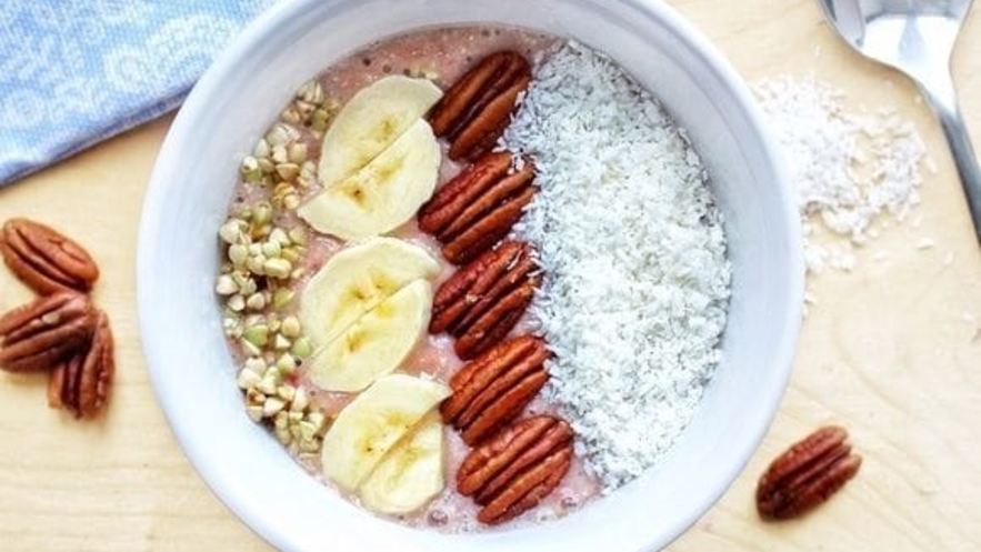 Рецепт бананова-клубничного смузи-боул